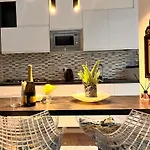 Lägenhet Beautiful Three-room In The Historic Center Verbania