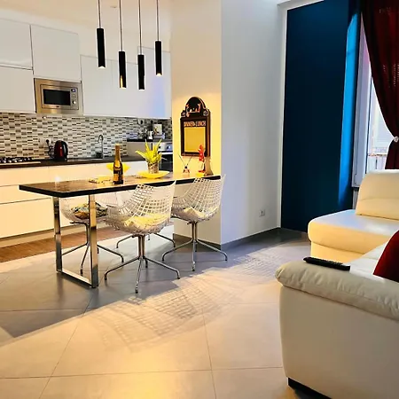 Beautiful Three-room In The Historic Center Apartment