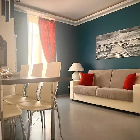 Beautiful Three-room In The Historic Center Appartement Verbania