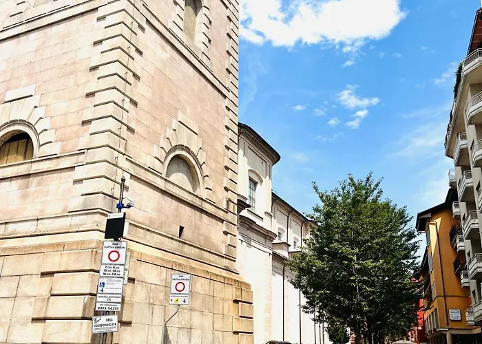 Beautiful Three-room In The Historic Center Apartament Verbania