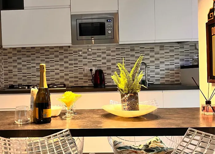 Lägenhet Beautiful Three-room In The Historic Center Verbania